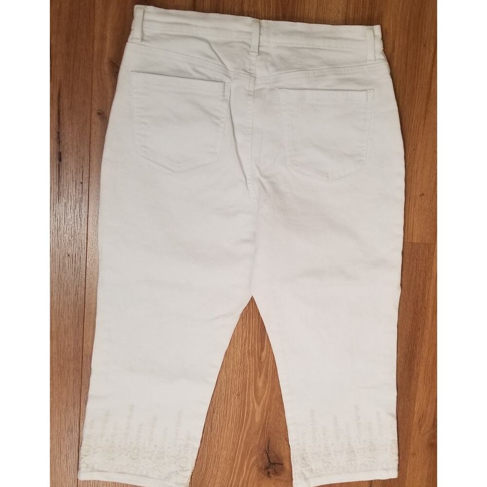 Gloria Vanderbilt Women's White Amanda Embellished Jean Stretch Capris Size 10 - Picture 3 of 13